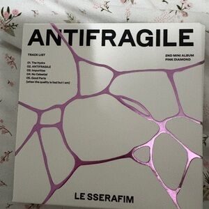 LE SSERAFIM Antifragile Album